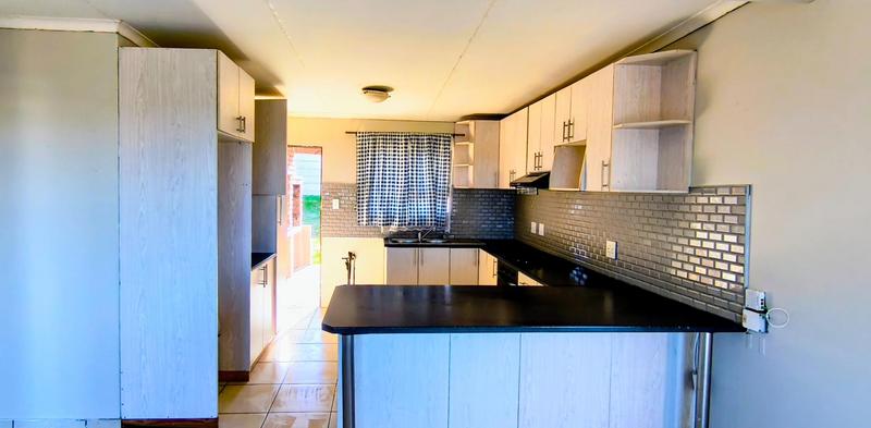 2 Bedroom Property for Sale in Pacaltsdorp Western Cape
